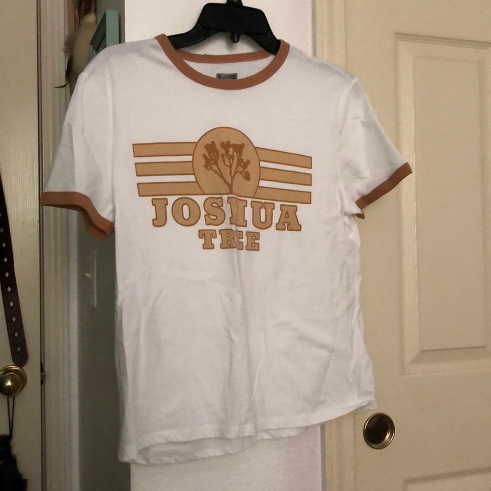 American Eagle tee